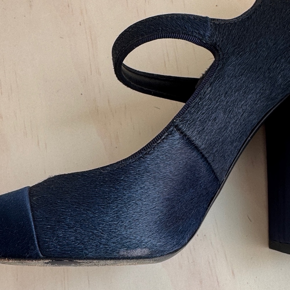 Tory Burch Dragonfly Navy and Gold Women's Heels - Picture 8 of 9